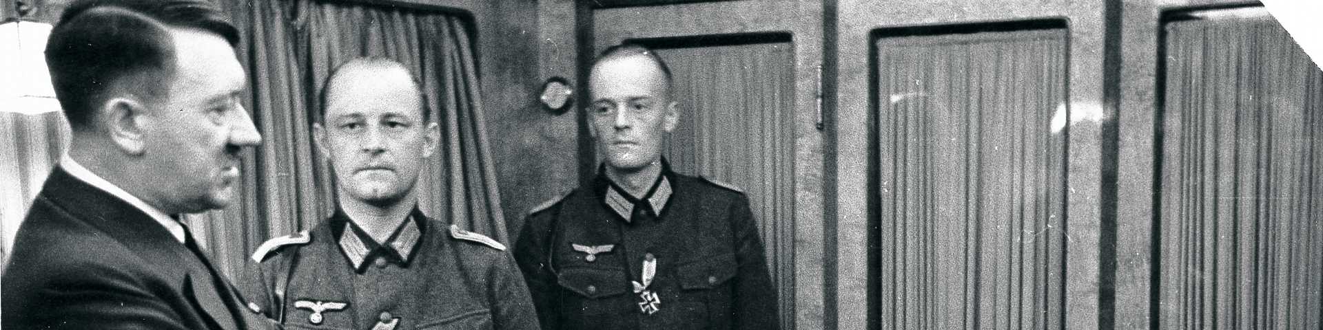 Фотографија Адолфа Хитлера и спомен-плоче Гаврилу Принципу и даље је најбоља слика оба светска рата: Ревизија ревизији гризе реп