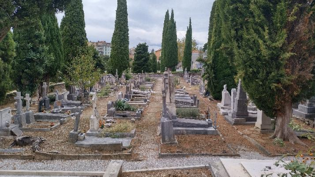 Хроника српског гробља у Трсту: Симбол пропадања и трајања Хроника српског гробља у Трсту: Симбол пропадања и трајања