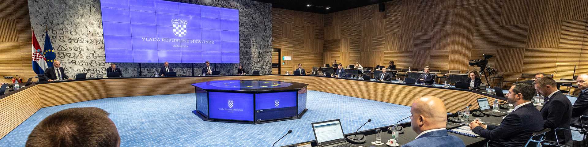 Српска мањина и хрватска парламентарна већина: Милорад Пуповац губи политички рат након што је добио све битке