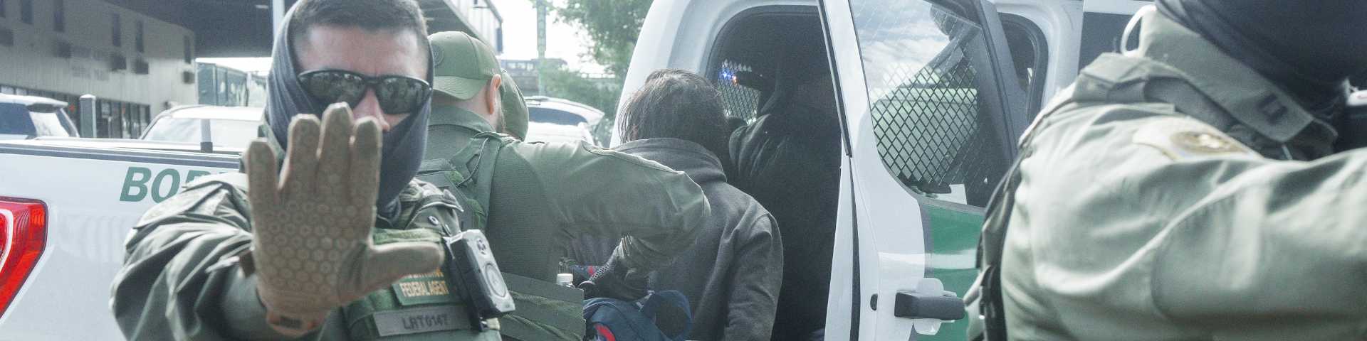 Сезона лова на имигранте у Америци: Милитаризација полиције и последице