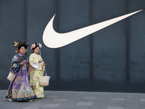 Мултинационалне корпорације у вртлогу економских национализама: И Кина и свет