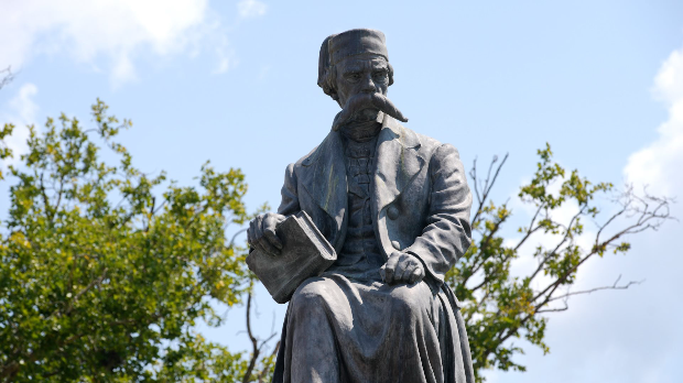 Рат против српског језика и правописа: За шта је коме крив Вук Караџић