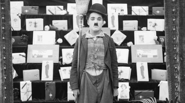 Владимир Дедијер са Чарлијем Чаплином 1945. о Русији, Америци, Јасеновцу, Сутјесци и Ивану Горану Ковачићу